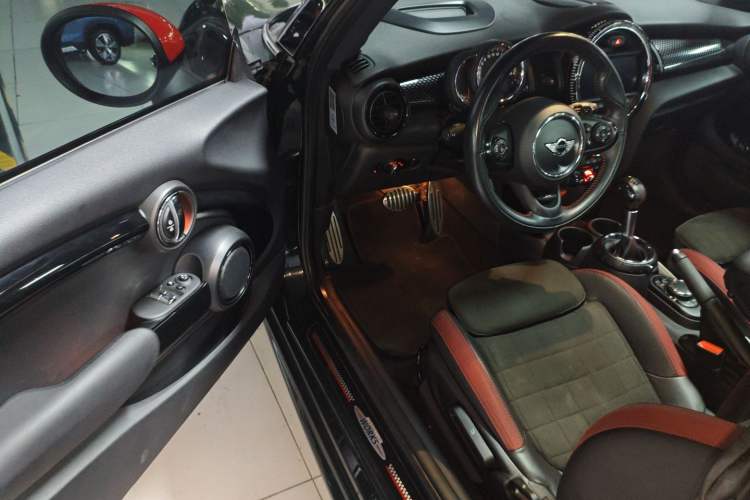 Used MINI JCW 2017 2.0T JOHN COOPER WORKS Avant-Garde Driver Seat