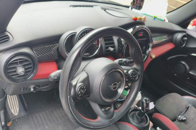 Used MINI JCW 2018 2.0T JOHN COOPER WORKS Center Console