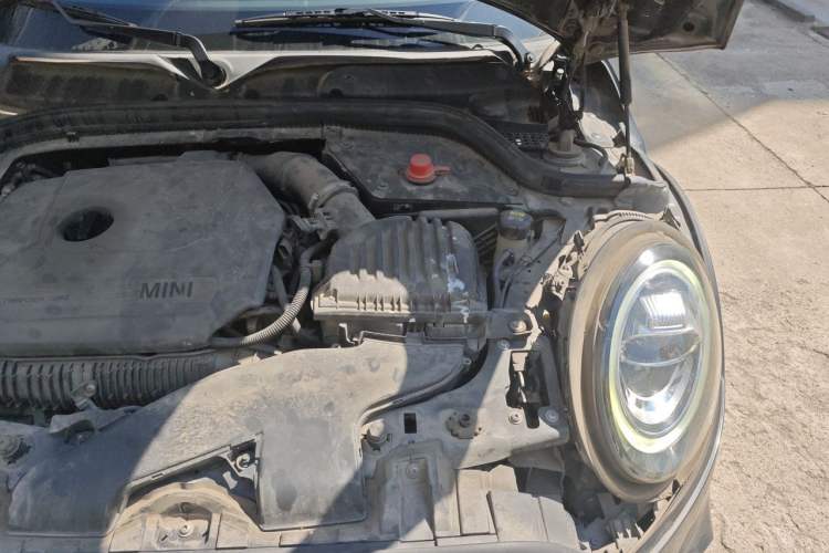 Used MINI JCW 2018 2.0T JOHN COOPER WORKS ALL-IN Engine Bay Left