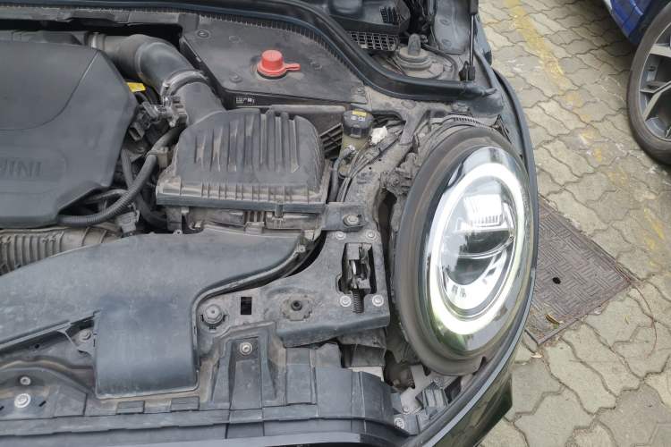Used MINI JCW 2018 2.0T JOHN COOPER WORKS ALL-IN Engine Bay Left