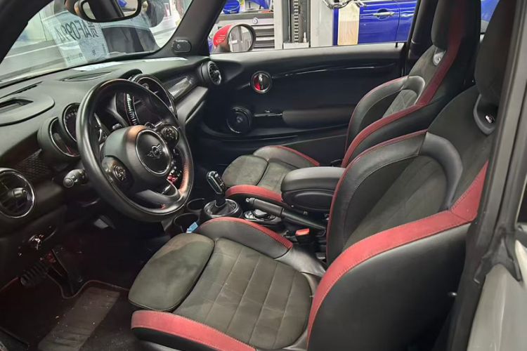 Used MINI JCW 2018 2.0T JOHN COOPER WORKS ALL-IN Interior 3