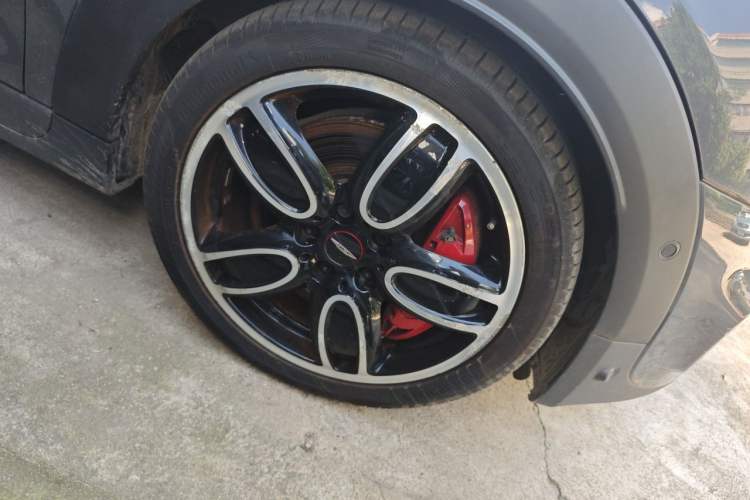 Used MINI JCW 2018 2.0T JOHN COOPER WORKS ALL-IN Right Front Wheel Hub
