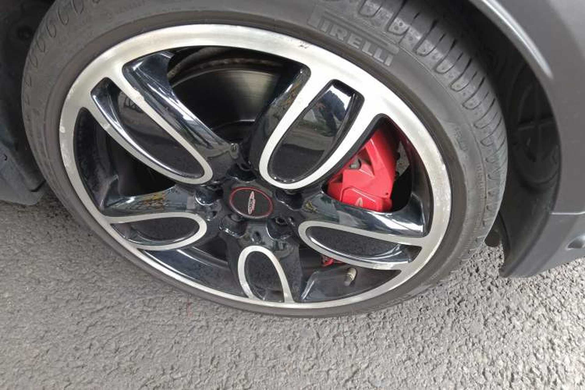 Used MINI JCW 2018 2.0T JOHN COOPER WORKS ALL-IN Right Front Wheel Hub