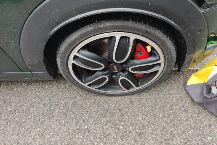 Used MINI JCW 2018 2.0T JOHN COOPER WORKS ALL-IN Right Front Wheel Hub