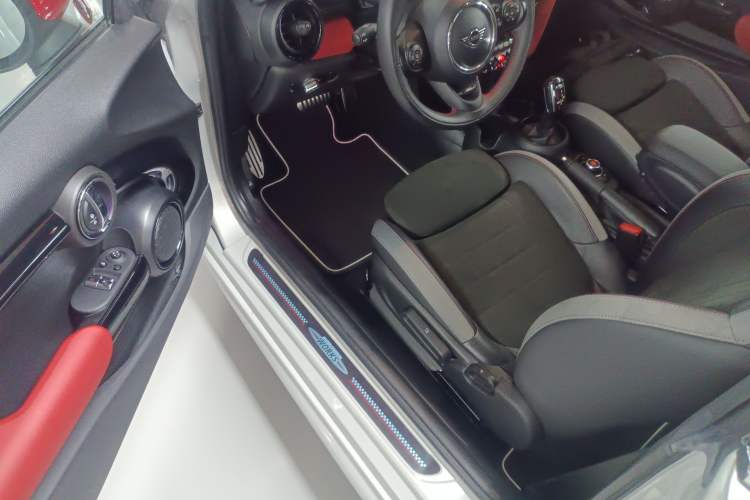 Used MINI JCW 2018 2.0T JOHN COOPER WORKS ALL-IN Interior 3