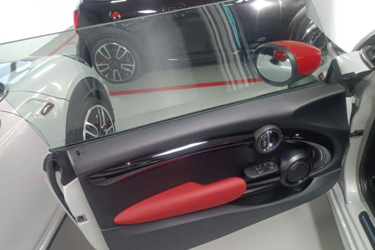 Used MINI JCW 2018 2.0T JOHN COOPER WORKS ALL-IN Interior 7