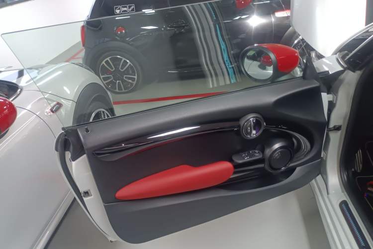 Used MINI JCW 2018 2.0T JOHN COOPER WORKS ALL-IN Interior 8
