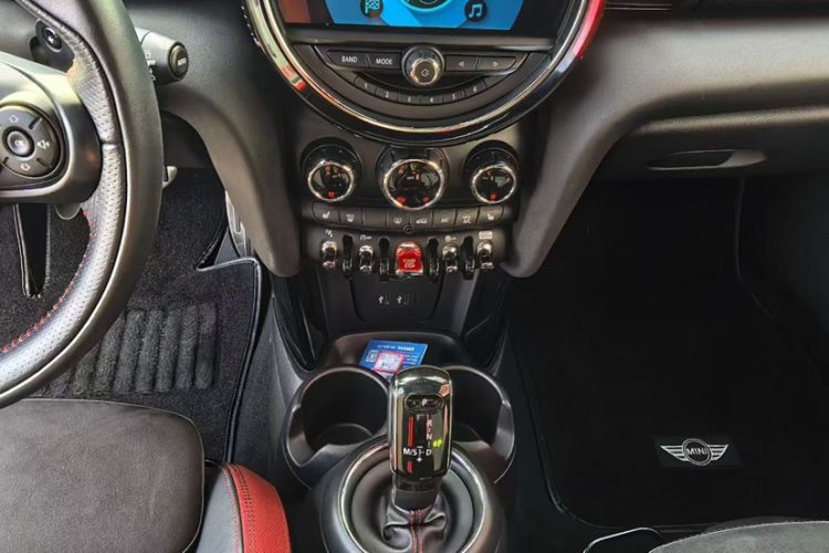 Used MINI JCW 2018 2.0T JOHN COOPER WORKS ALL-IN Interior 2