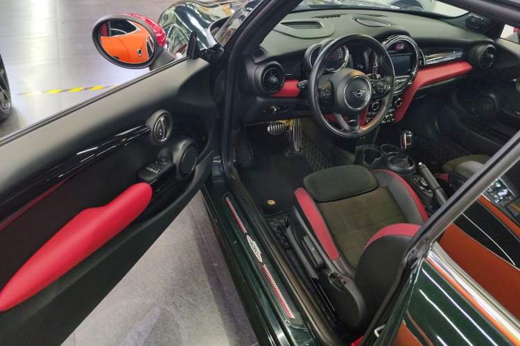 Used MINI JCW 2018 2.0T JOHN COOPER WORKS ALL-IN Interior 2