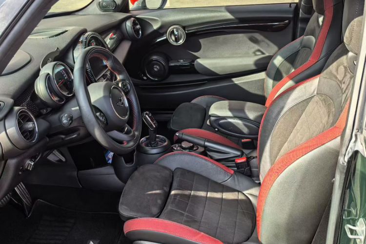 Used MINI JCW 2018 2.0T JOHN COOPER WORKS ALL-IN Interior 3