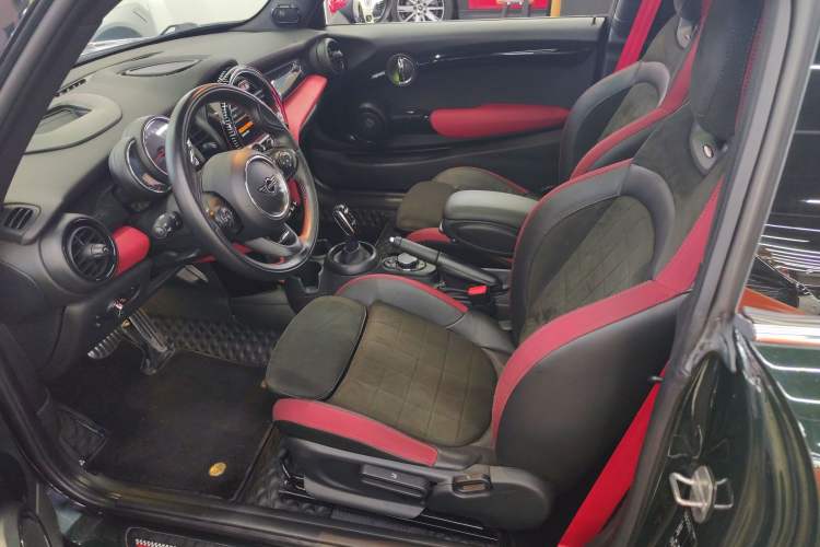 Used MINI JCW 2018 2.0T JOHN COOPER WORKS ALL-IN Interior 4