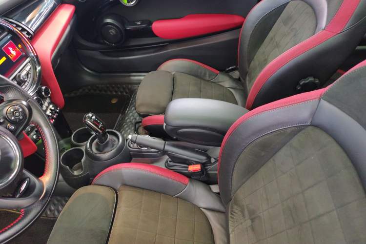 Used MINI JCW 2018 2.0T JOHN COOPER WORKS ALL-IN Interior 5