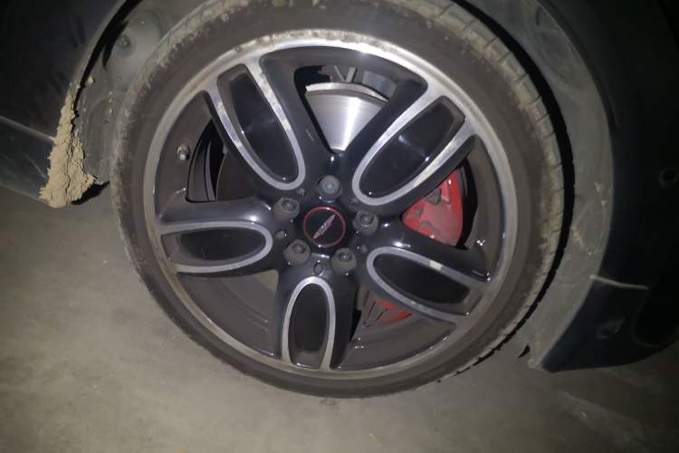 Used MINI JCW 2018 2.0T JOHN COOPER WORKS ALL-IN Right Front Wheel Hub