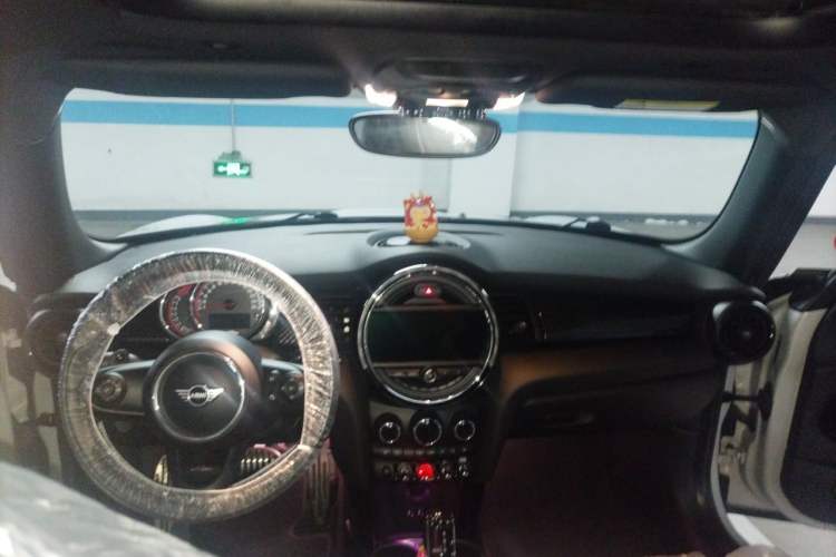 Used MINI JCW 2018 2.0T JOHN COOPER WORKS Center Console