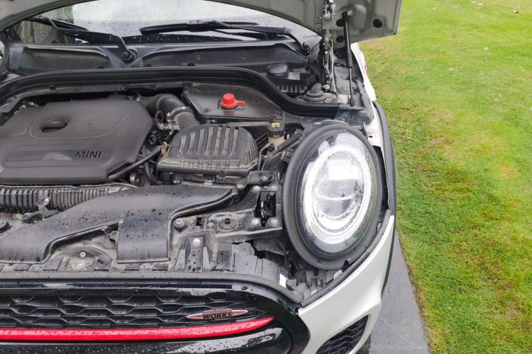 Used MINI JCW 2018 2.0T JOHN COOPER WORKS ALL-IN Engine Bay Left