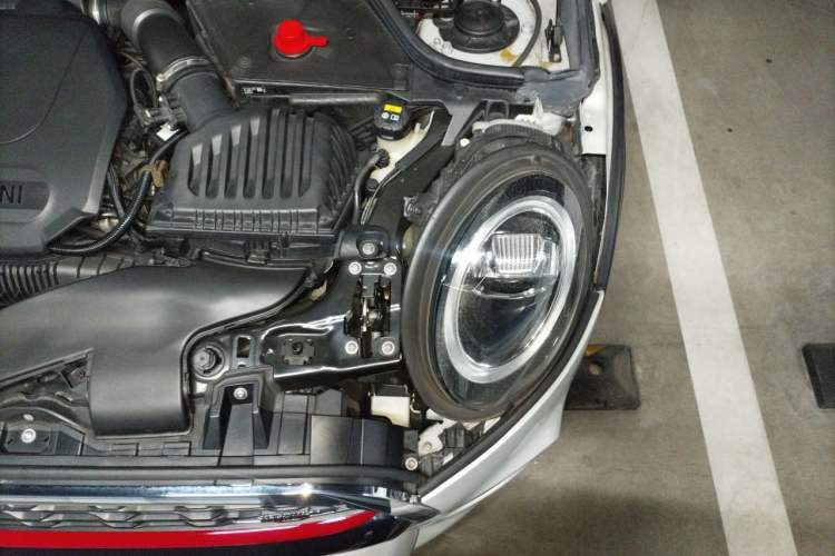 Used MINI JCW 2018 2.0T JOHN COOPER WORKS Engine Bay Left