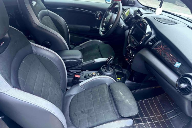 Used MINI JCW 2018 2.0T JOHN COOPER WORKS ALL-IN Interior 4