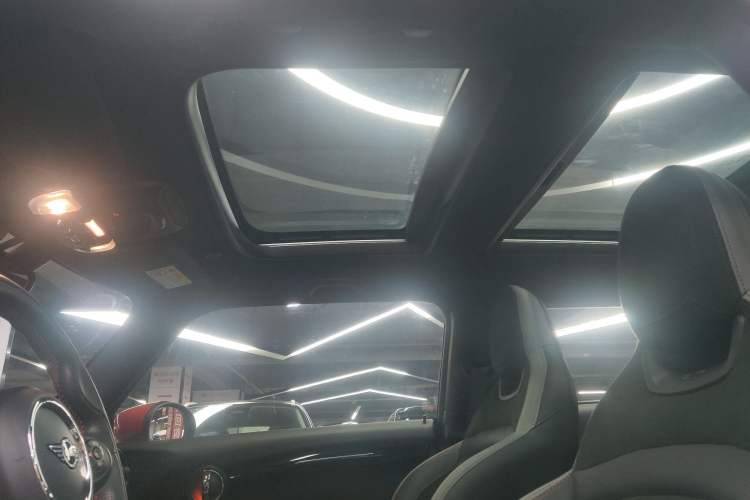 Used MINI JCW 2018 2.0T JOHN COOPER WORKS ALL-IN Interior 8