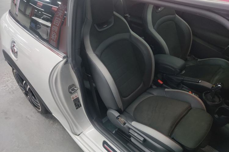 Used MINI JCW 2018 2.0T JOHN COOPER WORKS ALL-IN Interior 9