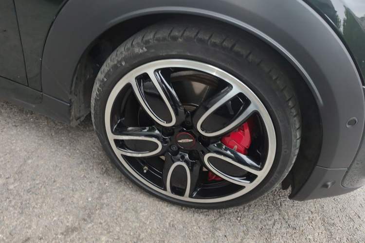Used MINI JCW 2020 2.0T JOHN COOPER WORKS ALL-IN Right Front Wheel Hub