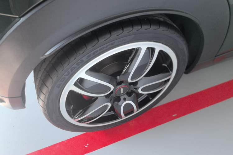Used MINI JCW 2021 2.0T JOHN COOPER WORKS ALL-IN Right Rear Wheel Hub