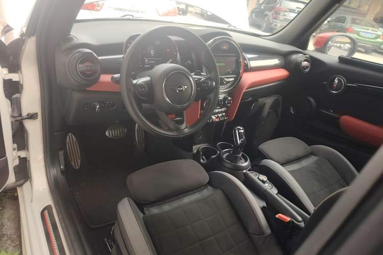 Used MINI JCW 2021 2.0T JOHN COOPER WORKS Center Console