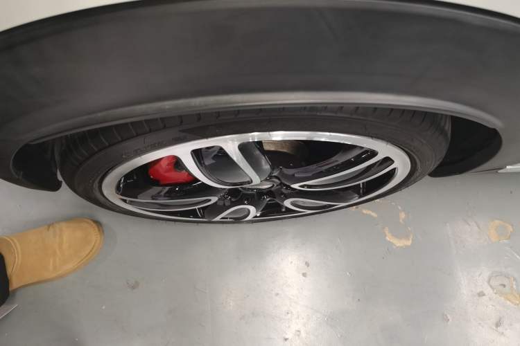 Used MINI JCW 2021 2.0T JOHN COOPER WORKS Left Front Wheel Hub