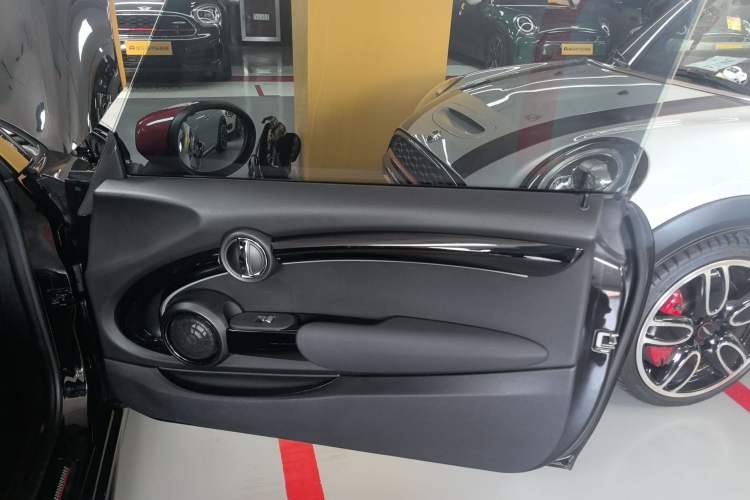 Used MINI JCW 2022 Refresh 2.0T JOHN COOPER WORKS ALL-IN Right Front Door Interior