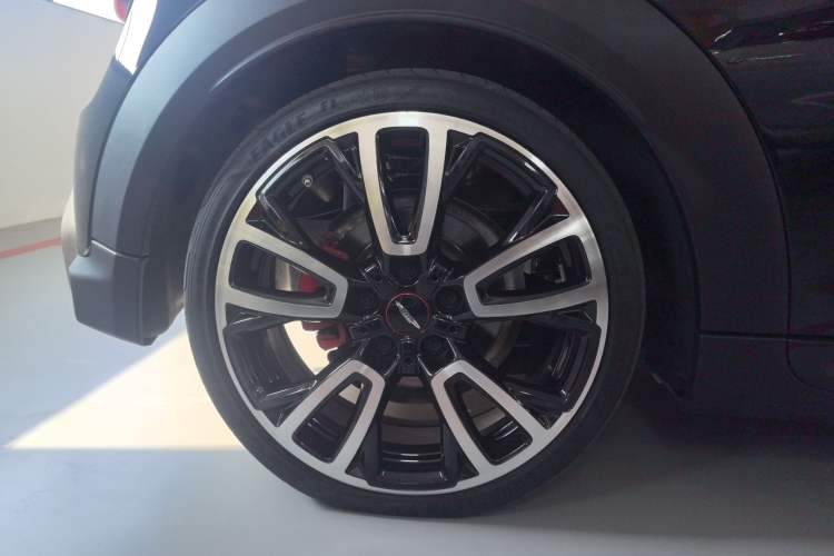 Used MINI JCW 2022 Refresh 2.0T JOHN COOPER WORKS ALL-IN Right Rear Wheel Hub