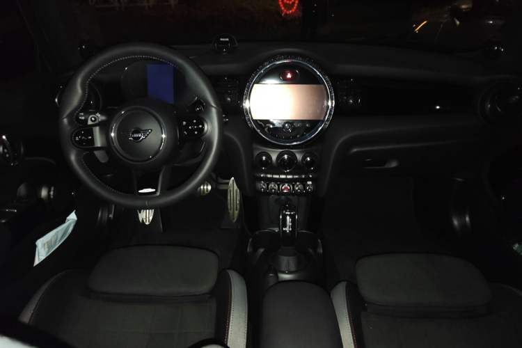 Used MINI JCW 2022 Refresh 2.0T JOHN COOPER WORKS ALL-IN Center Console