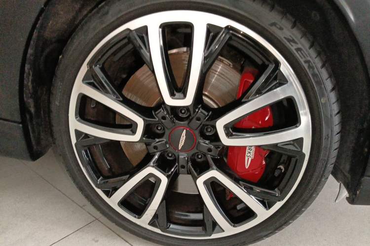 Used MINI JCW 2022 Refresh 2.0T JOHN COOPER WORKS ALL-IN Right Front Wheel Hub