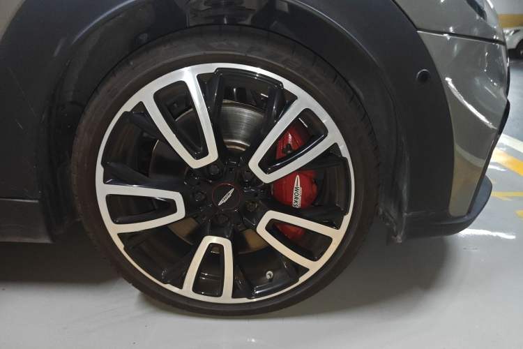 Used MINI JCW 2022 2.0T JOHN COOPER WORKS ALL-IN Right Front Wheel Hub