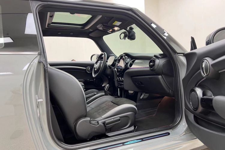 Used MINI JCW 2022 2.0T JOHN COOPER WORKS ALL-IN Interior 12