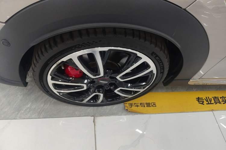 Used MINI JCW 2022 Refresh 2.0T JOHN COOPER WORKS ALL-IN Left Front Wheel Hub
