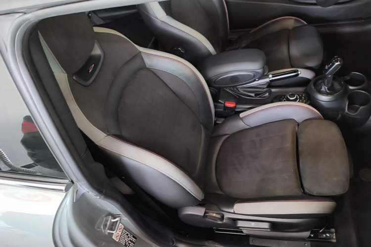 Used MINI JCW 2022 Refresh 2.0T JOHN COOPER WORKS ALL-IN Right Front Seat