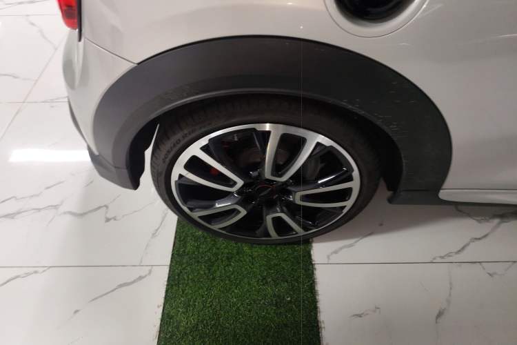 Used MINI JCW 2022 2.0T JOHN COOPER WORKS ALL-IN Right Rear Wheel Hub