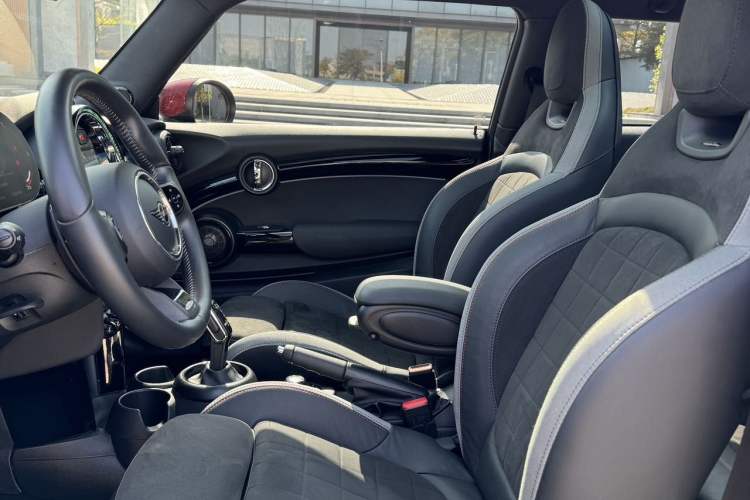 Used MINI JCW 2022 2.0T JOHN COOPER WORKS ALL-IN Interior 10