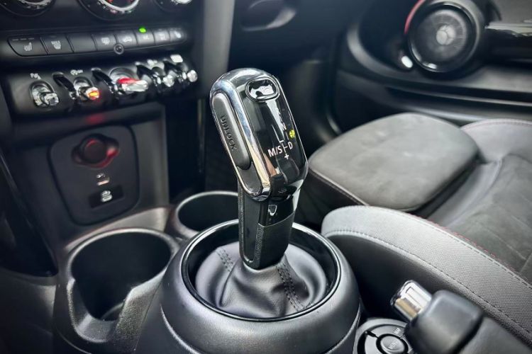 Used MINI JCW 2022 2.0T JOHN COOPER WORKS ALL-IN Interior 11