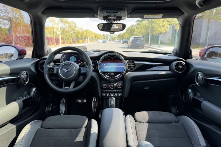 Used MINI JCW 2022 2.0T JOHN COOPER WORKS ALL-IN Interior 3