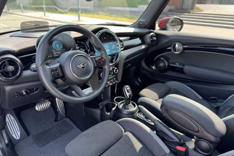Used MINI JCW 2022 2.0T JOHN COOPER WORKS ALL-IN Interior 4
