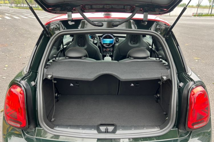 Used MINI JCW 2022 2.0T JOHN COOPER WORKS ALL-IN Interior 4