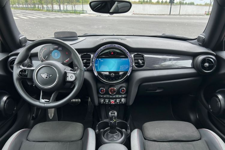 Used MINI JCW 2022 2.0T JOHN COOPER WORKS ALL-IN Interior 7