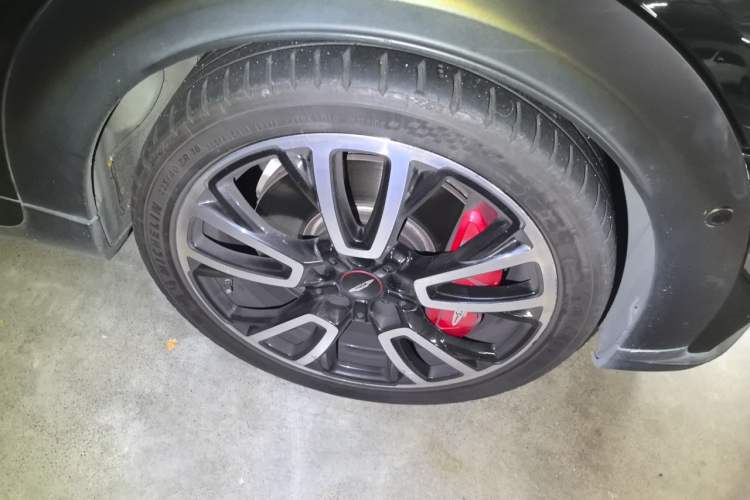 Used MINI JCW 2022 Refresh 2.0T JOHN COOPER WORKS ALL-IN Right Front Wheel Hub
