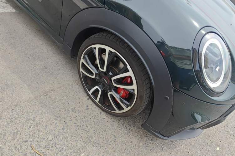 Used MINI JCW 2022 2.0T JOHN COOPER WORKS ALL-IN Right Front Wheel Hub