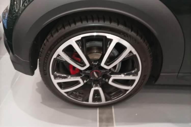 Used MINI JCW 2022 2.0T JOHN COOPER WORKS ALL-IN Right Rear Wheel Hub