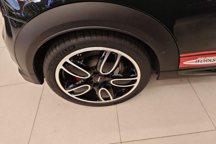 Used MINI JCW 2022 2.0T JOHN COOPER WORKS ALL-IN Right Rear Wheel Hub