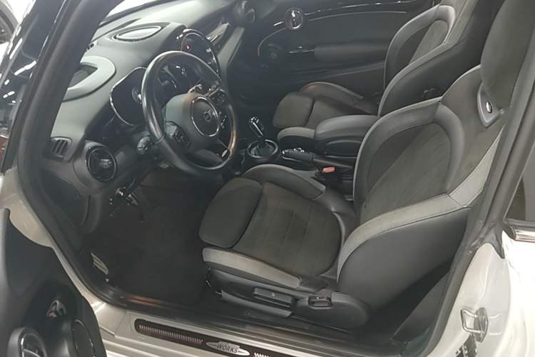 Used MINI JCW 2022 2.0T JOHN COOPER WORKS ALL-IN Left Front Seat