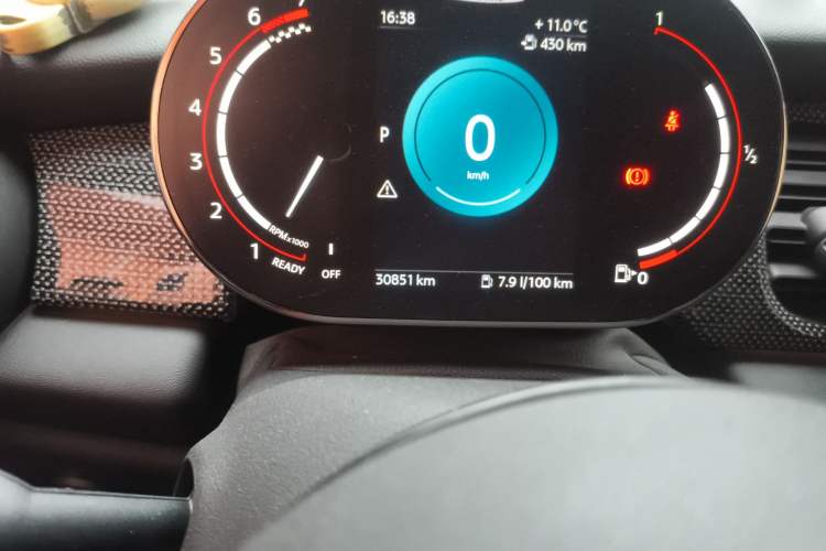 Used MINI JCW 2022 2.0T JOHN COOPER WORKS ALL-IN Odometer Close Up
