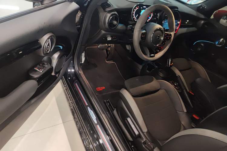 Used MINI JCW 2023 Facelift 2.0T JOHN COOPER WORKS ALL-IN Driver Seat
