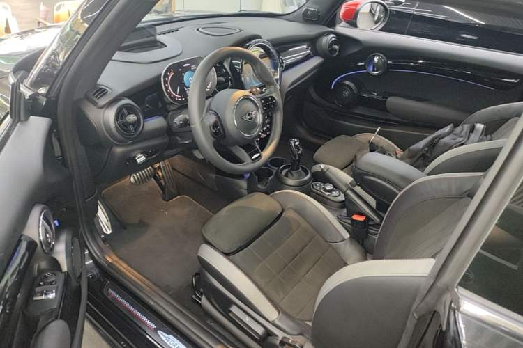 Used MINI JCW 2023 Facelift 2.0T JOHN COOPER WORKS ALL-IN Driver Seat